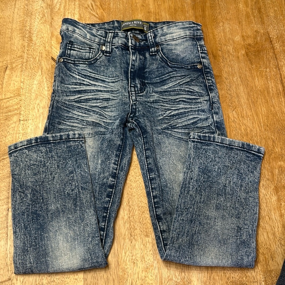 Kids Denim & Rivets Blue Jeans, size 6